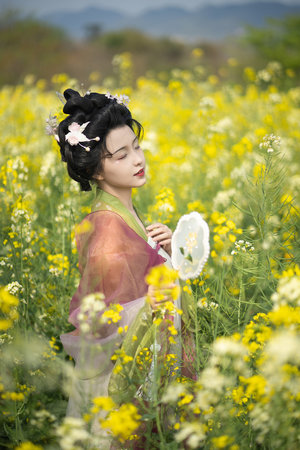 清冷师尊受露着屁股夹玉势